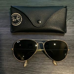 USED! Rayban large aviator sunglasses. Gold frame, dark green lenses.